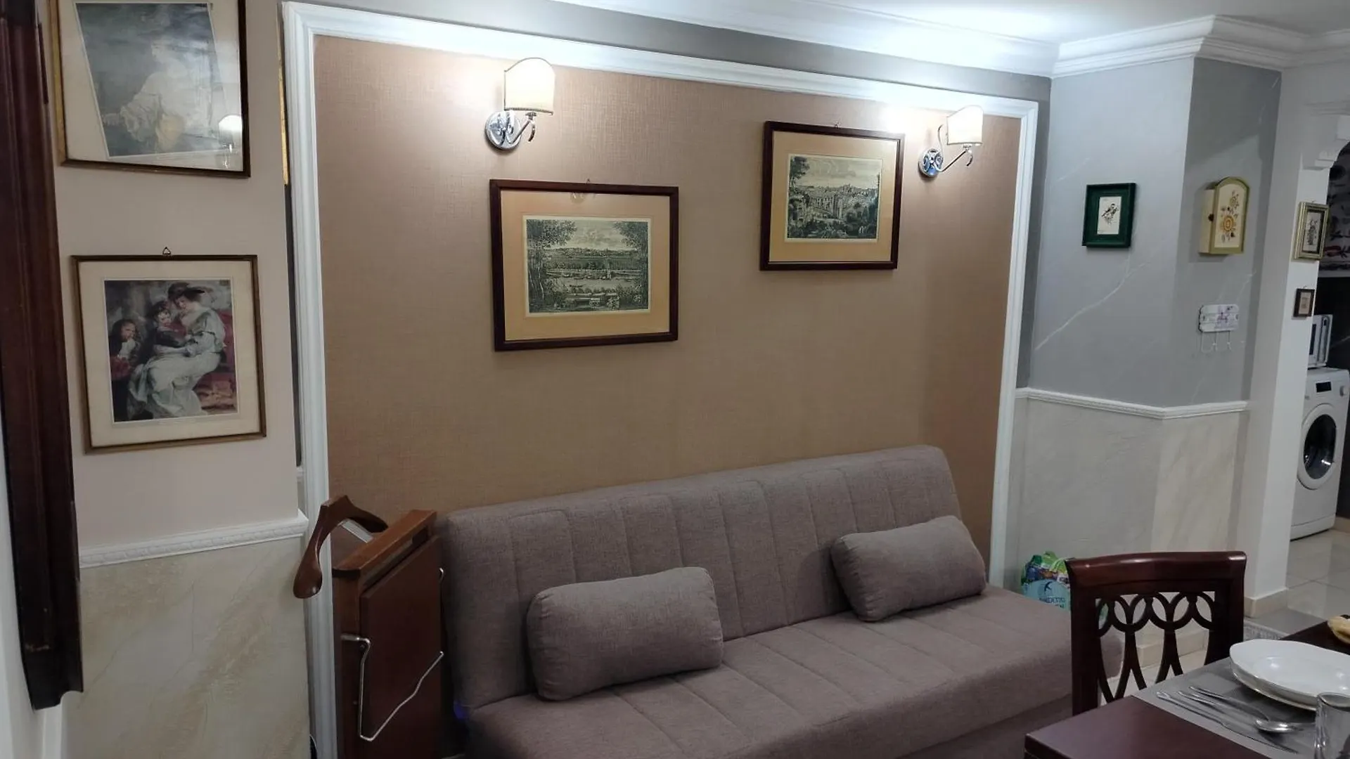 카타니아 Azalea House 아파트